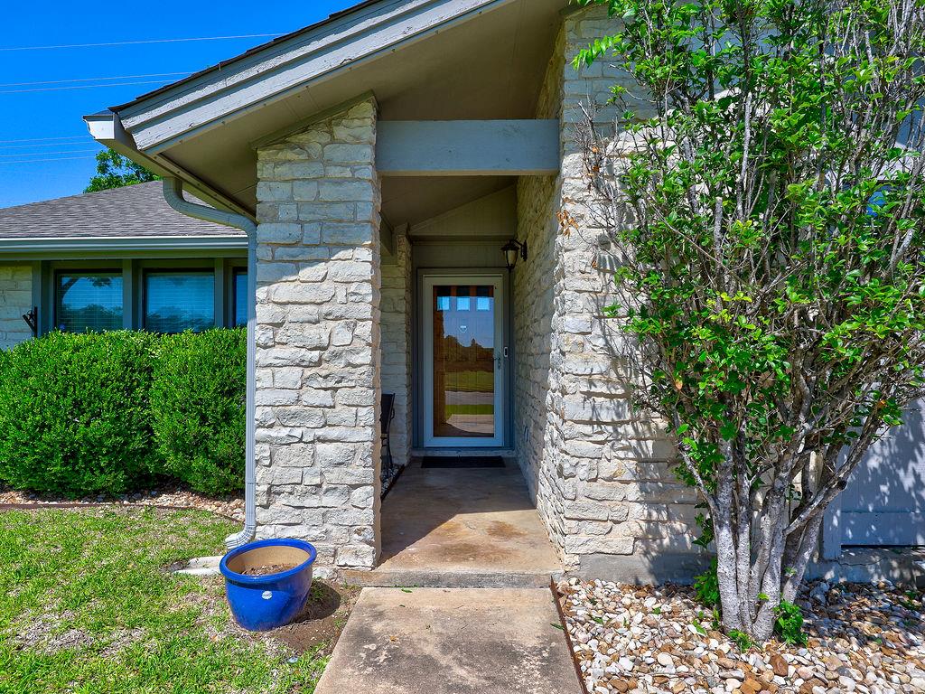 1002 Deep Wood Dr Property Photo 6