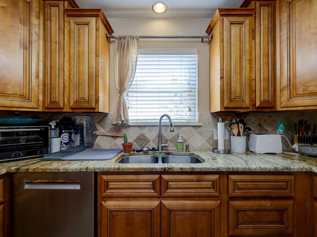 1002 Deep Wood Dr Property Photo 8
