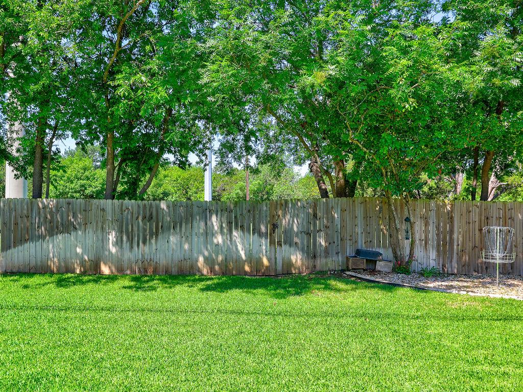 1002 Deep Wood Dr Property Photo 24