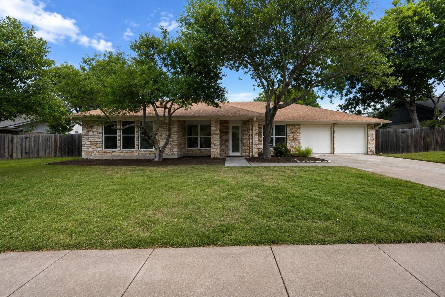 1403 Creekview Dr Property Photo 1