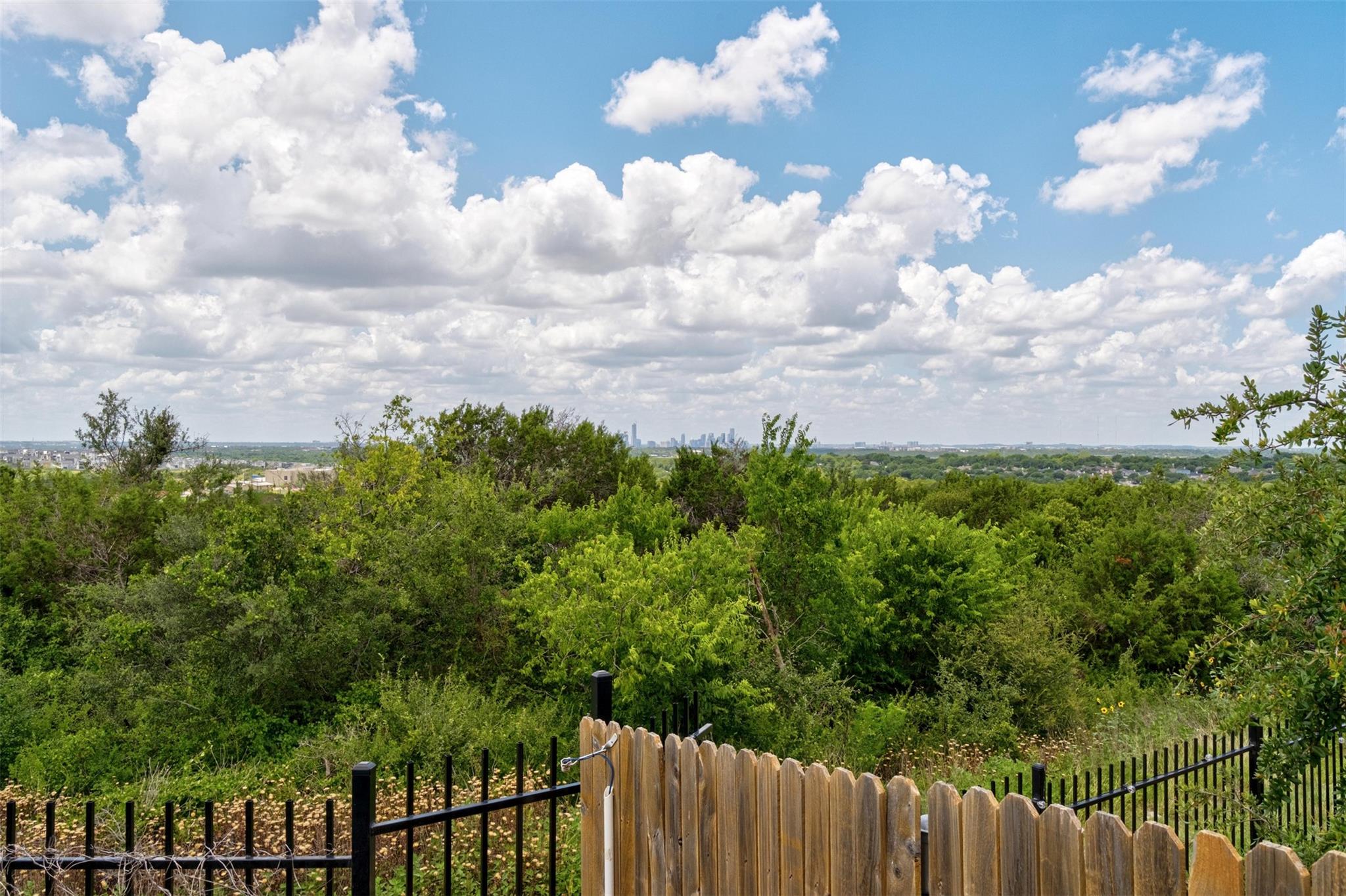 7713 Saddle Up Dr Property Photo 29