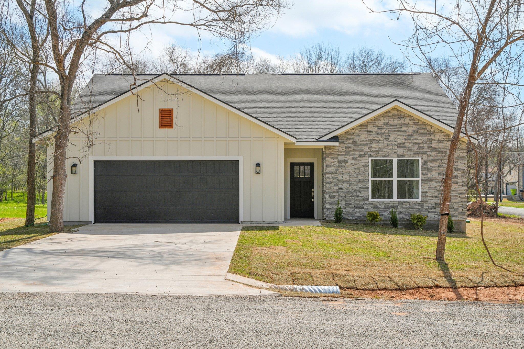 103 Manana Ct Property Photo