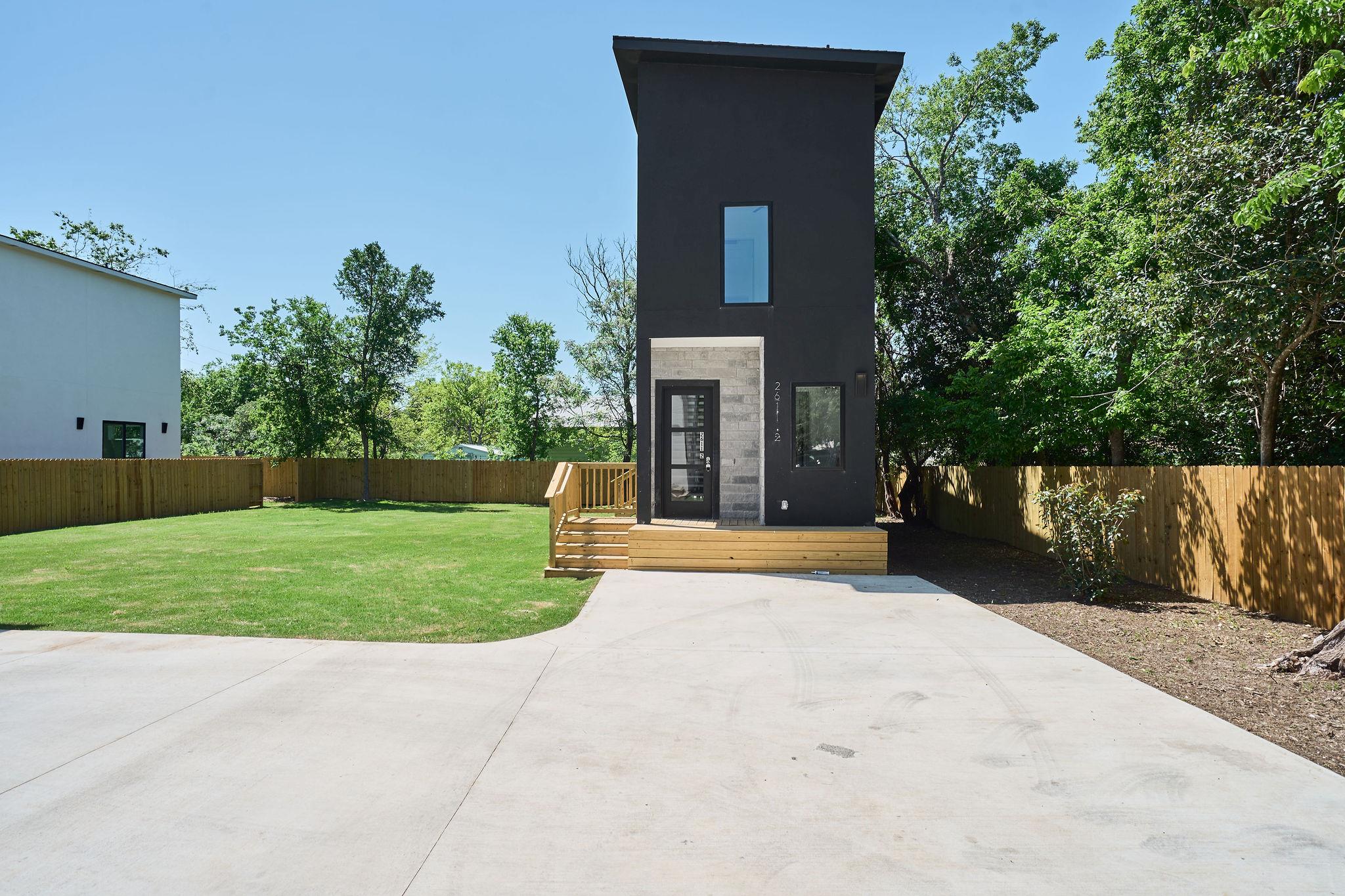 2611 Davis Ln 2 Property Photo 1