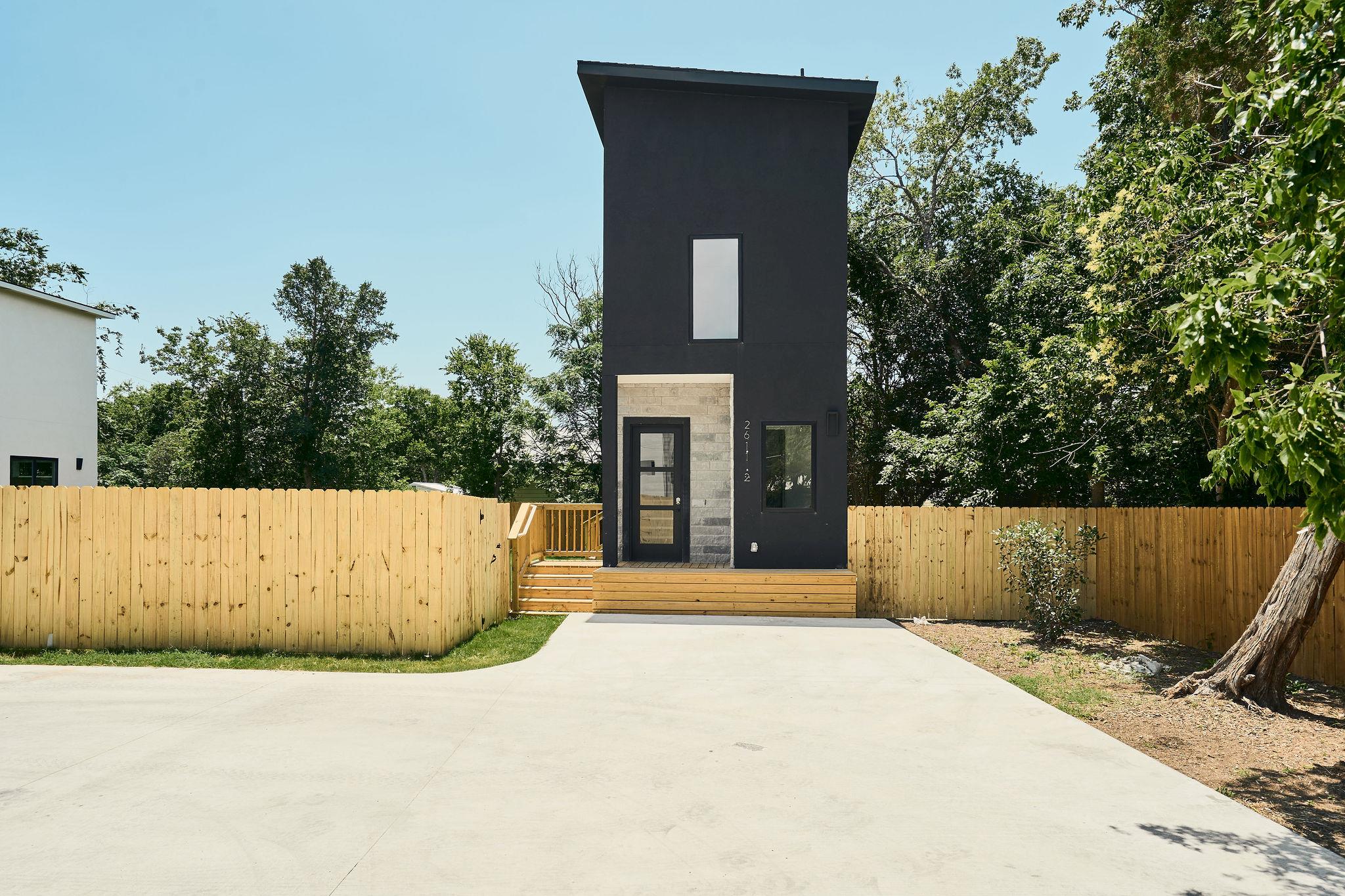 2611 Davis Ln 2 Property Photo 1