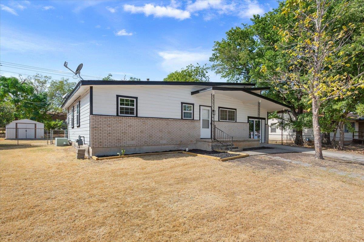 2311 Terrace Dr Property Photo 3