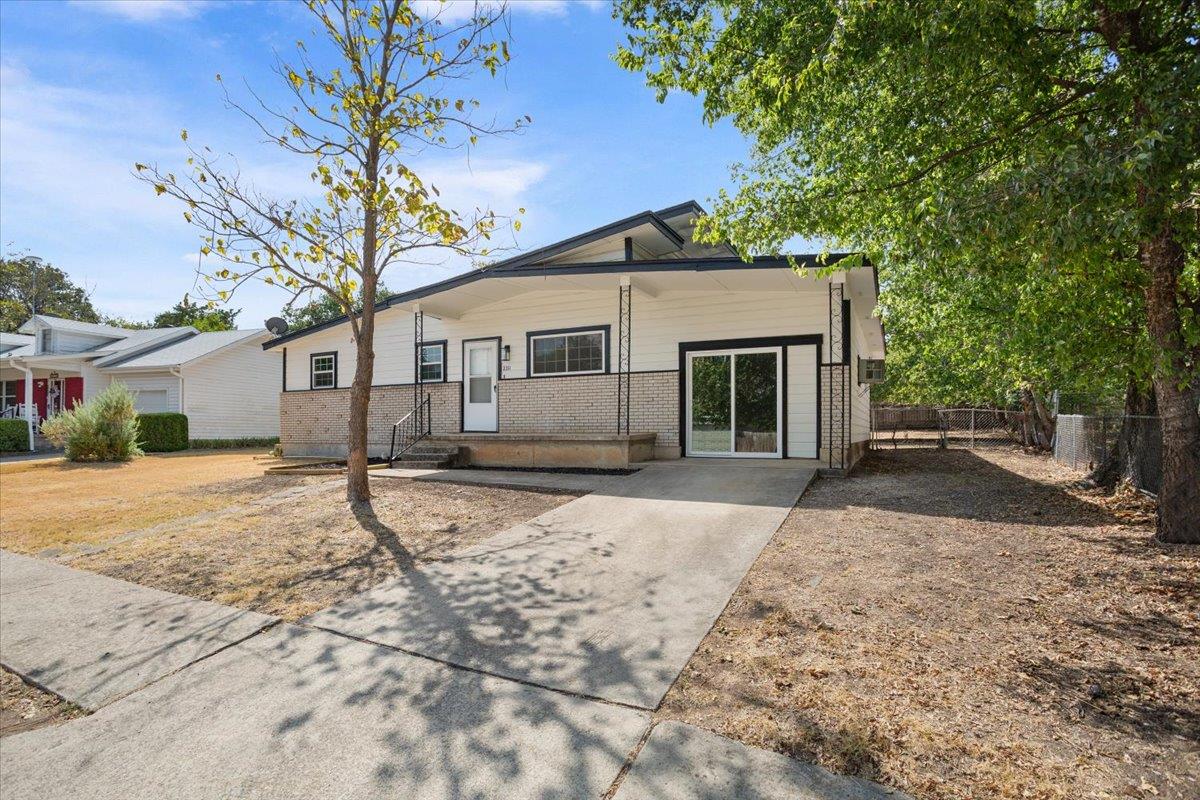 2311 Terrace Dr Property Photo 4