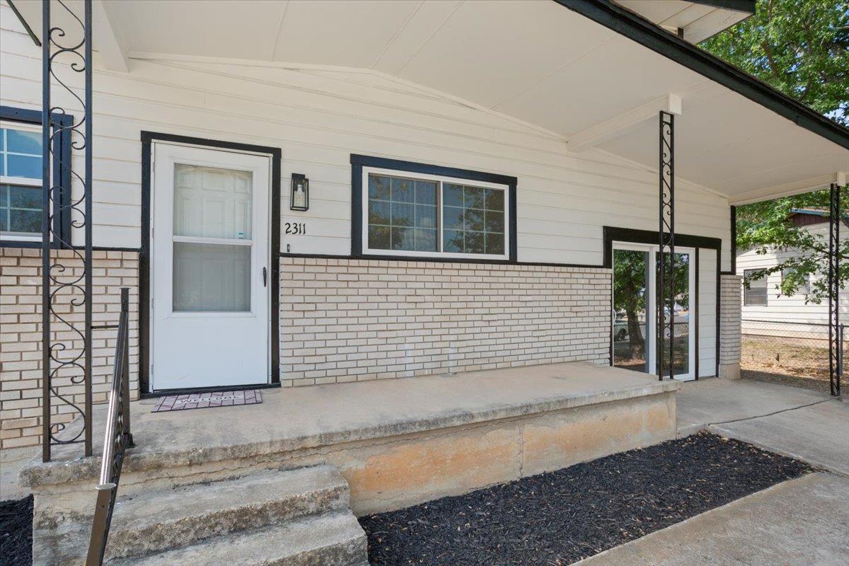 2311 Terrace Dr Property Photo 5