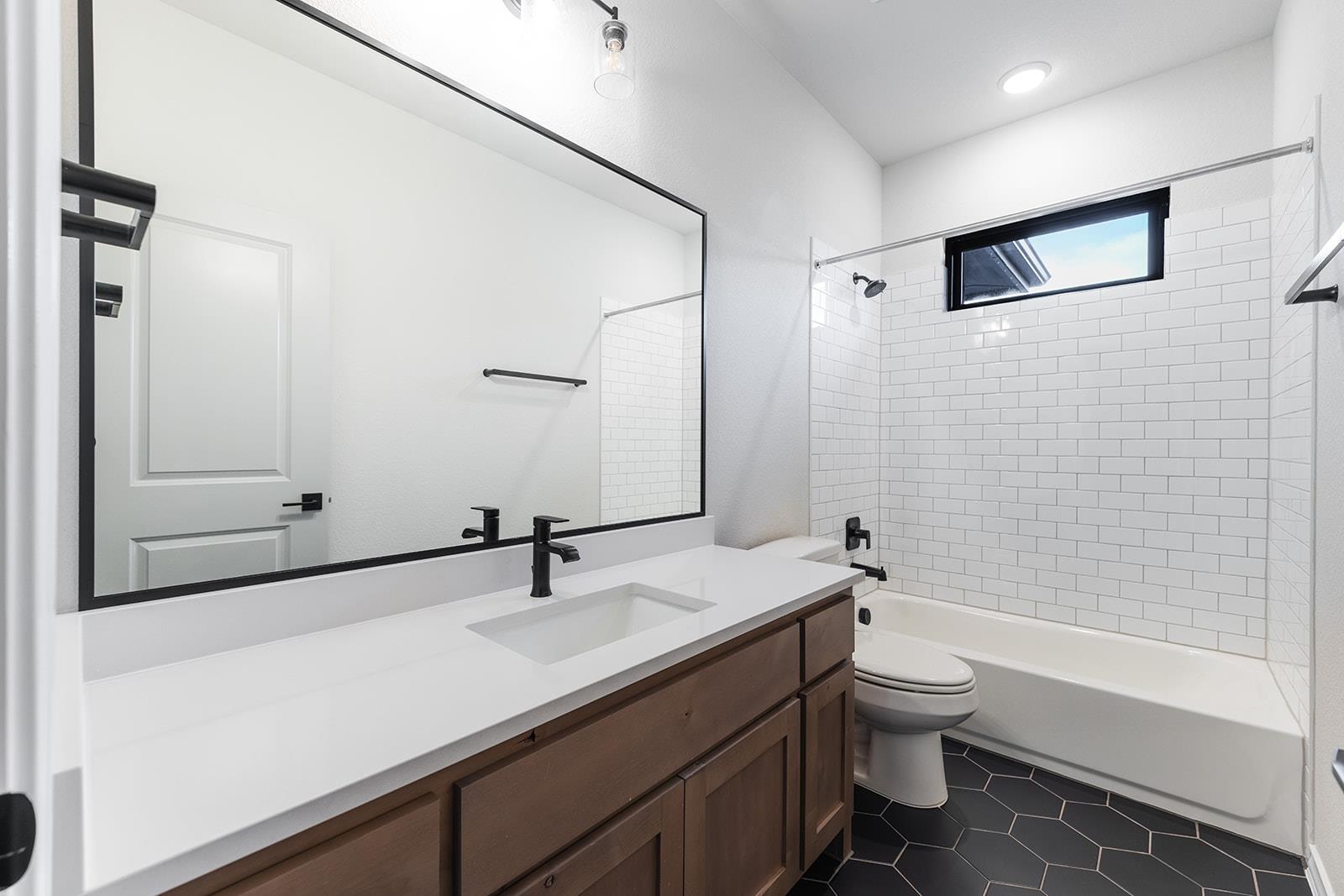 124 Silverwood Trl Property Photo 29
