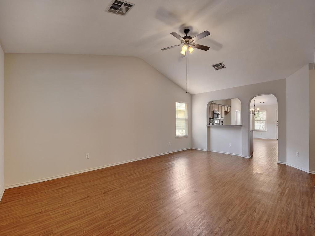 136 Strawn None Property Photo 6