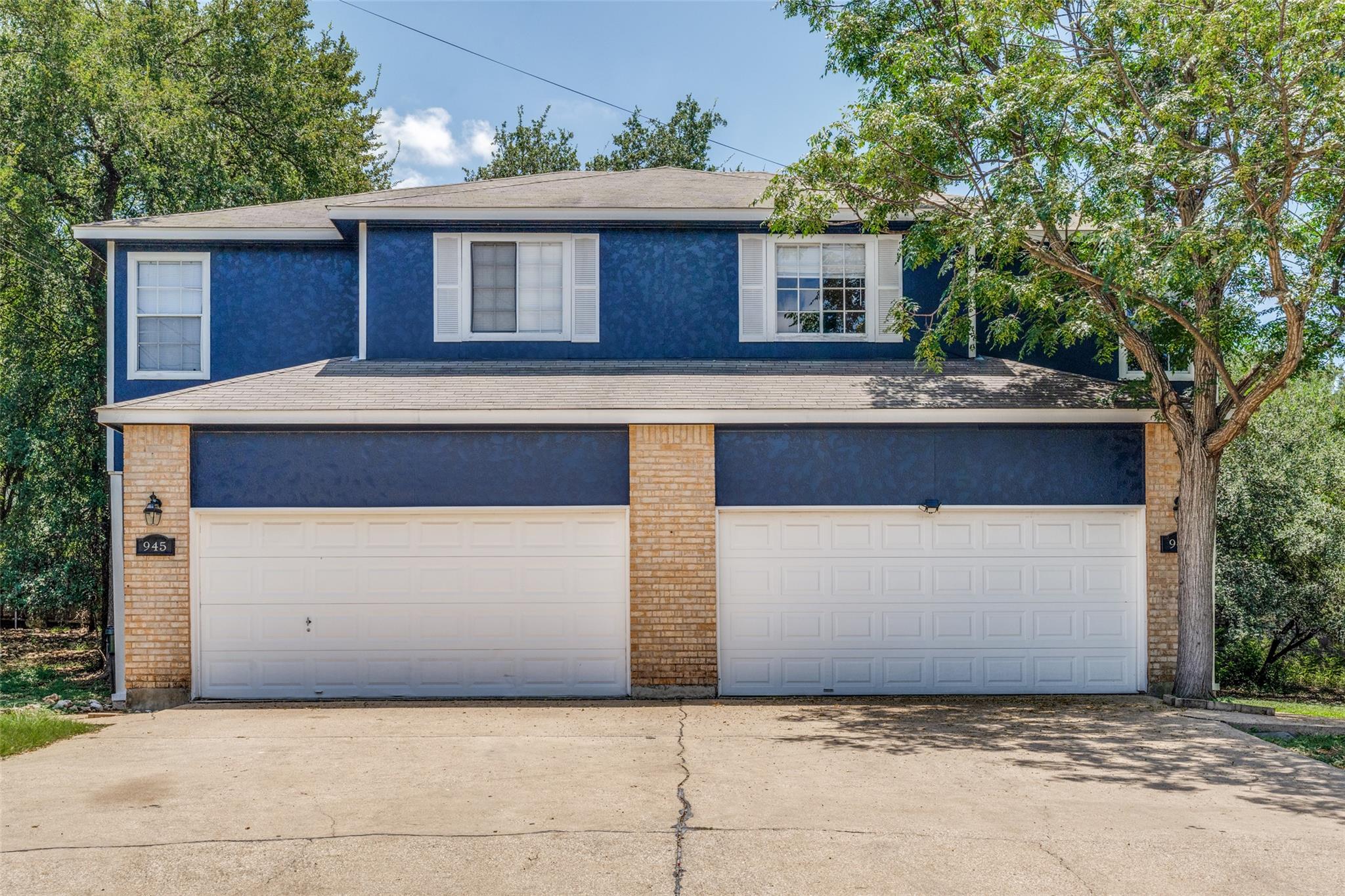 945-947 Sagewood Trl Property Photo 1