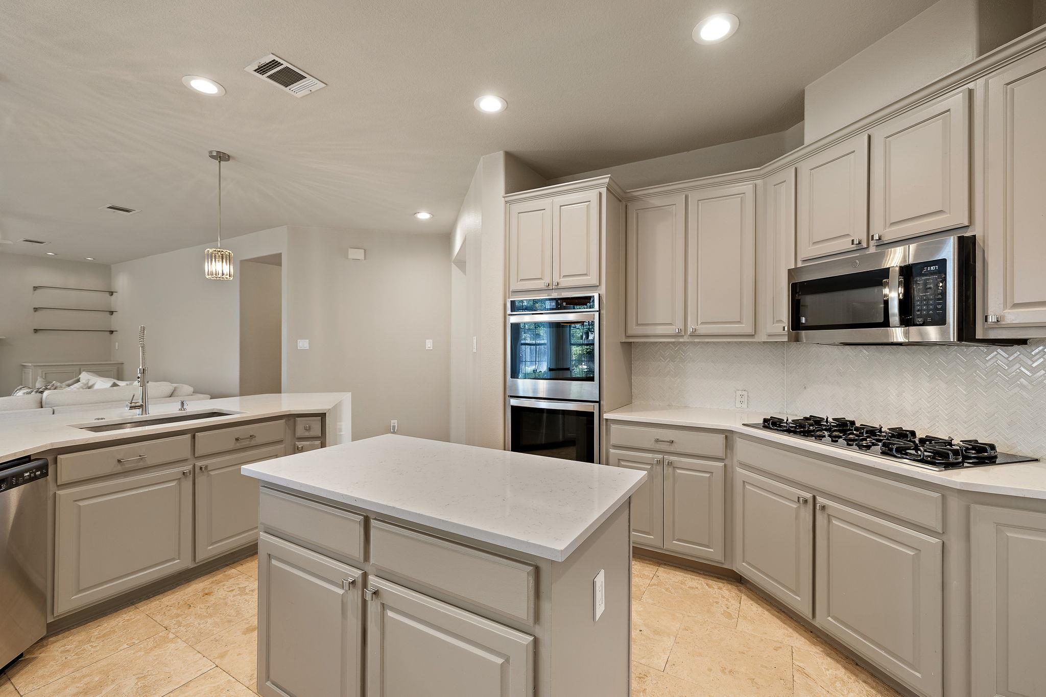 2114 Hilton Head Dr Property Photo 13