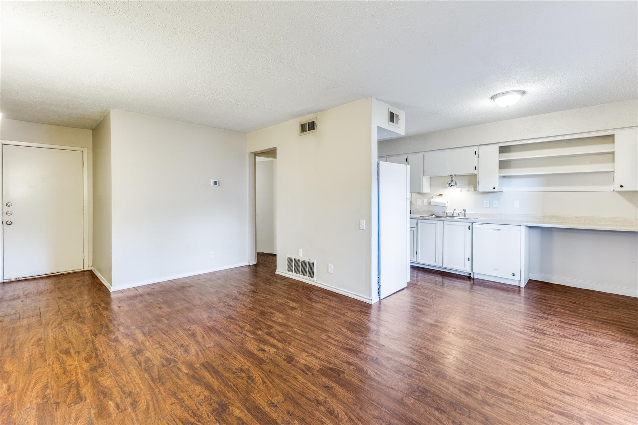 620 S 1st St #103 Property Photo 4
