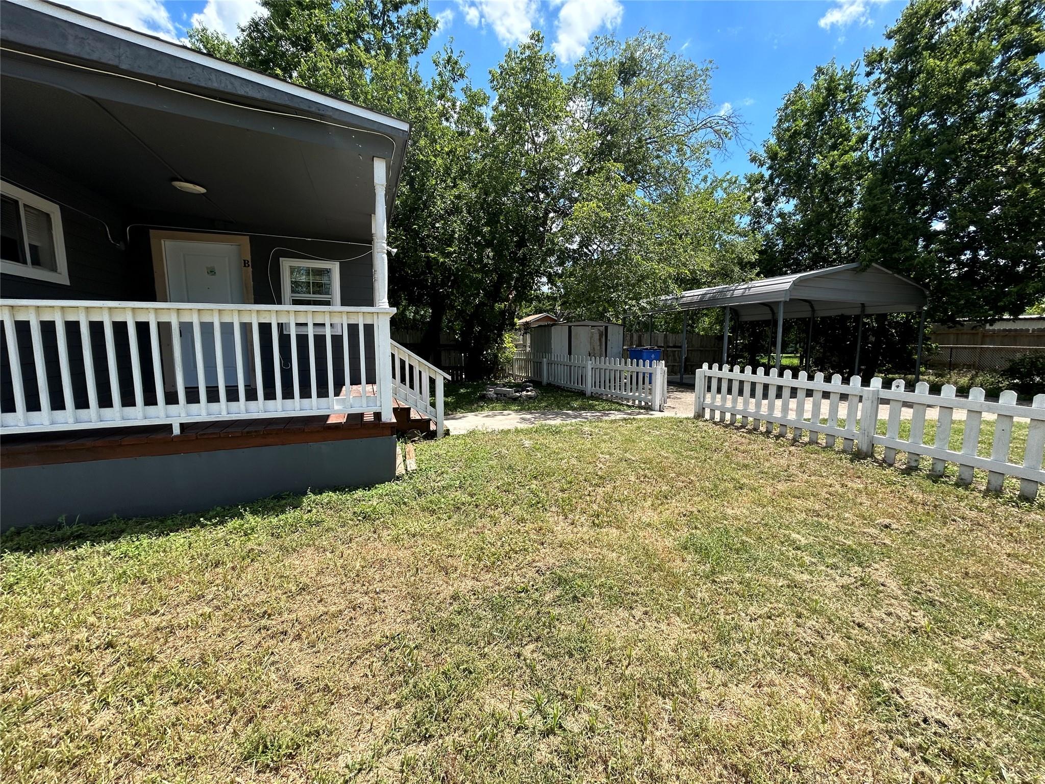 400 Symes St #b Property Photo 7