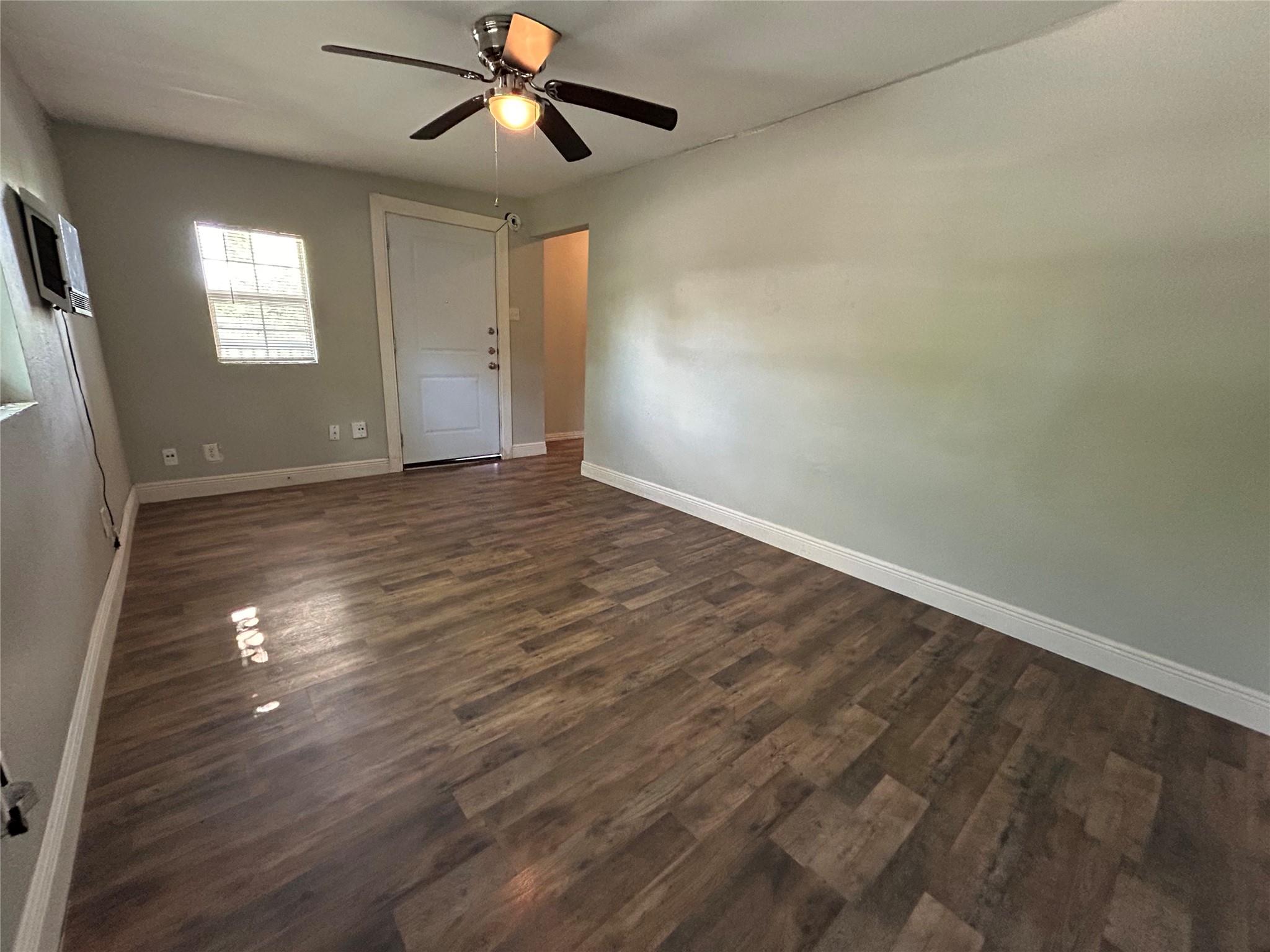 400 Symes St #b Property Photo 12
