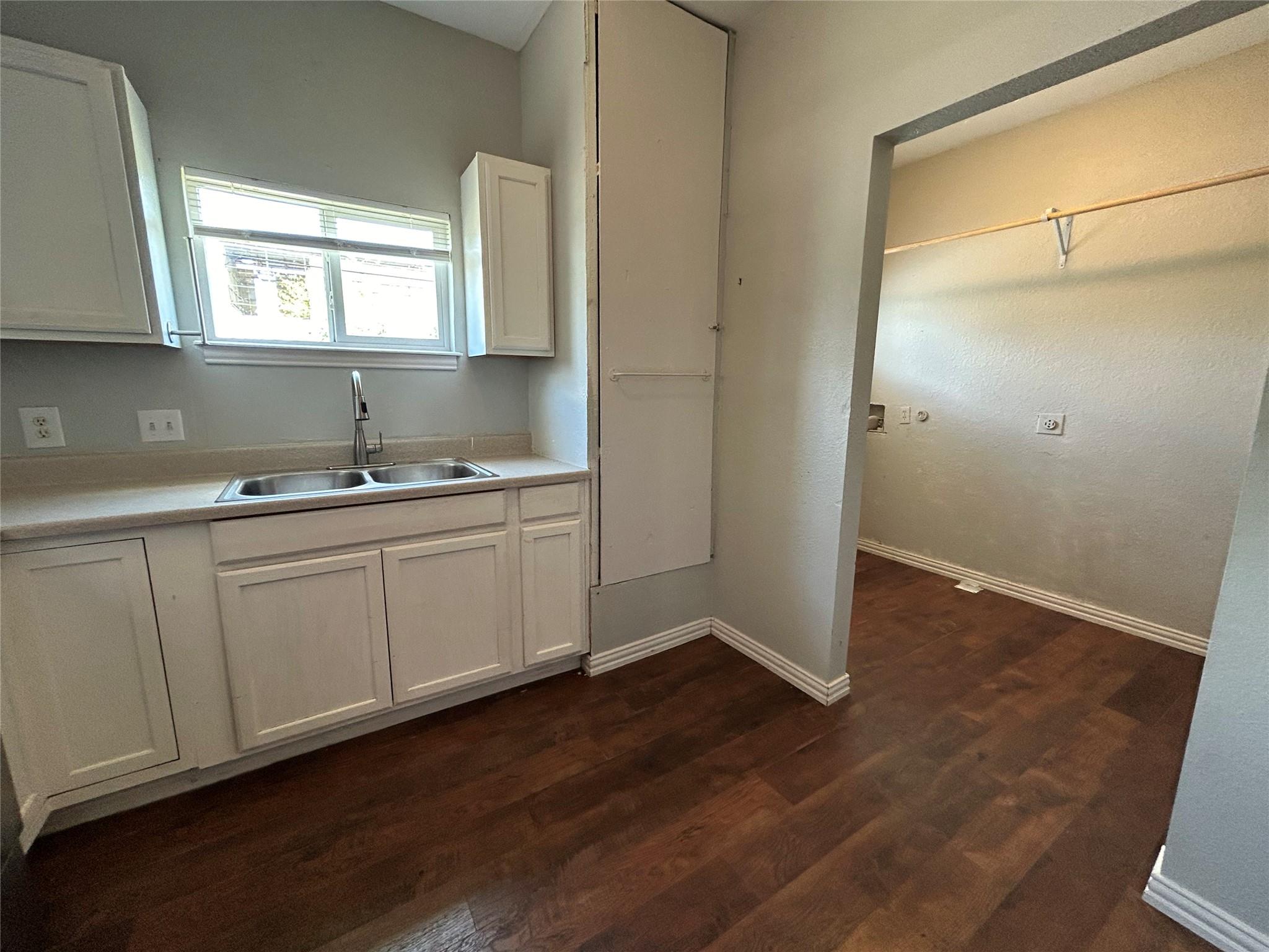 400 Symes St #b Property Photo 15