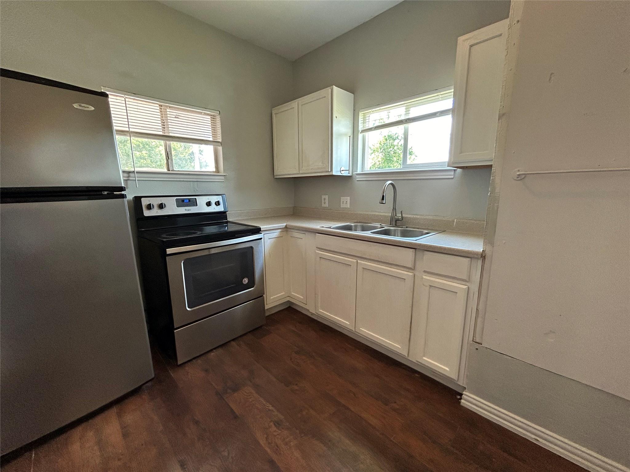 400 Symes St #b Property Photo 16