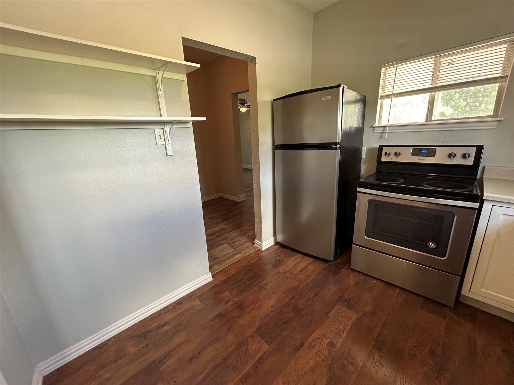 400 Symes St #b Property Photo 17
