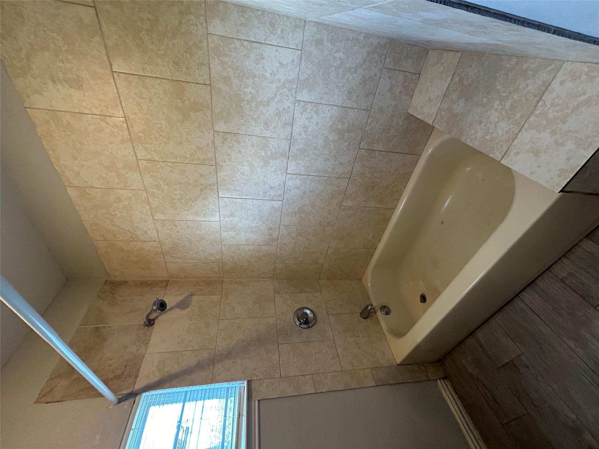 400 Symes St #b Property Photo 23