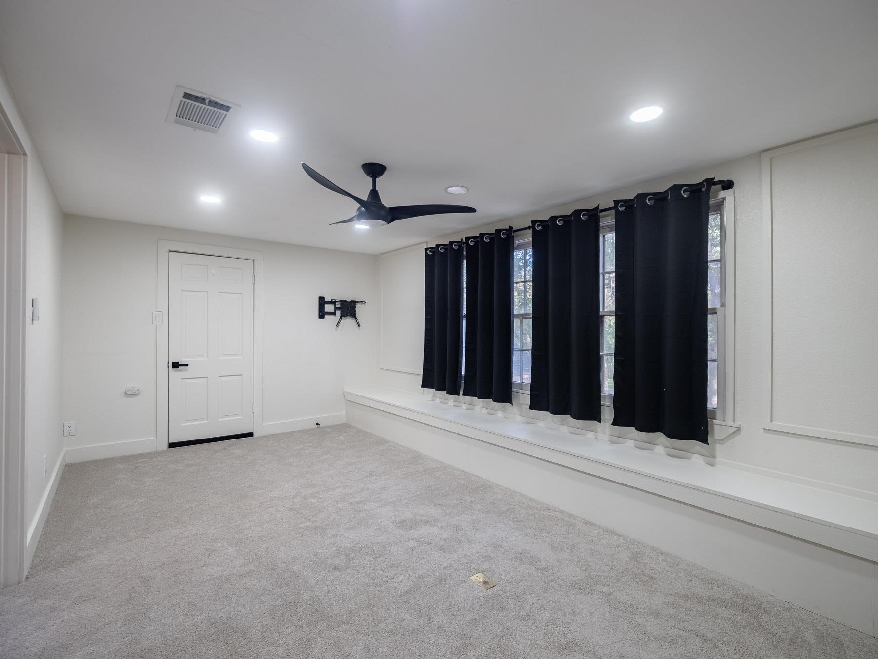 12319 Blue Water Dr Property Photo 34