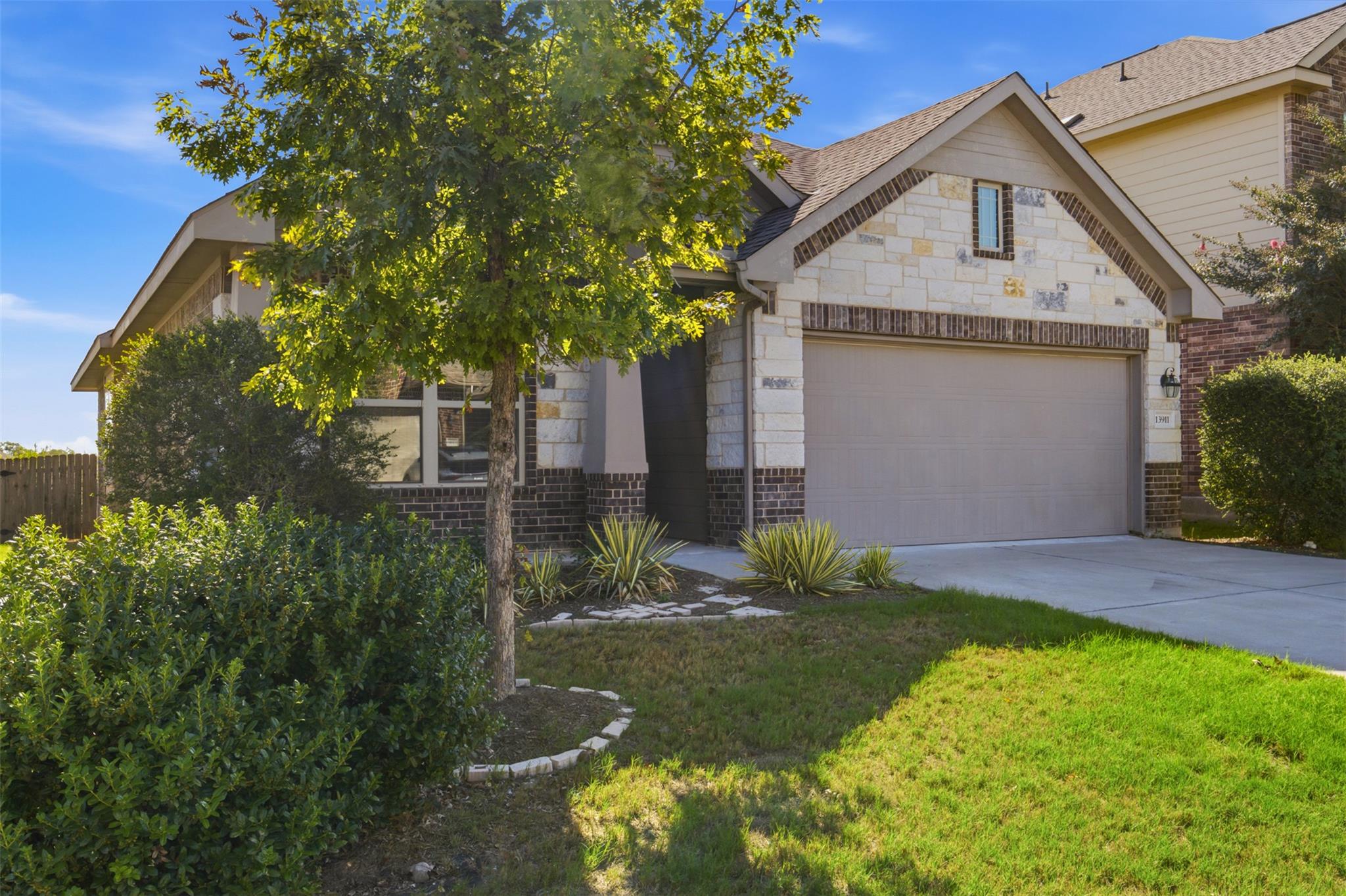 13911 Stripling Ln #22 Property Photo 3