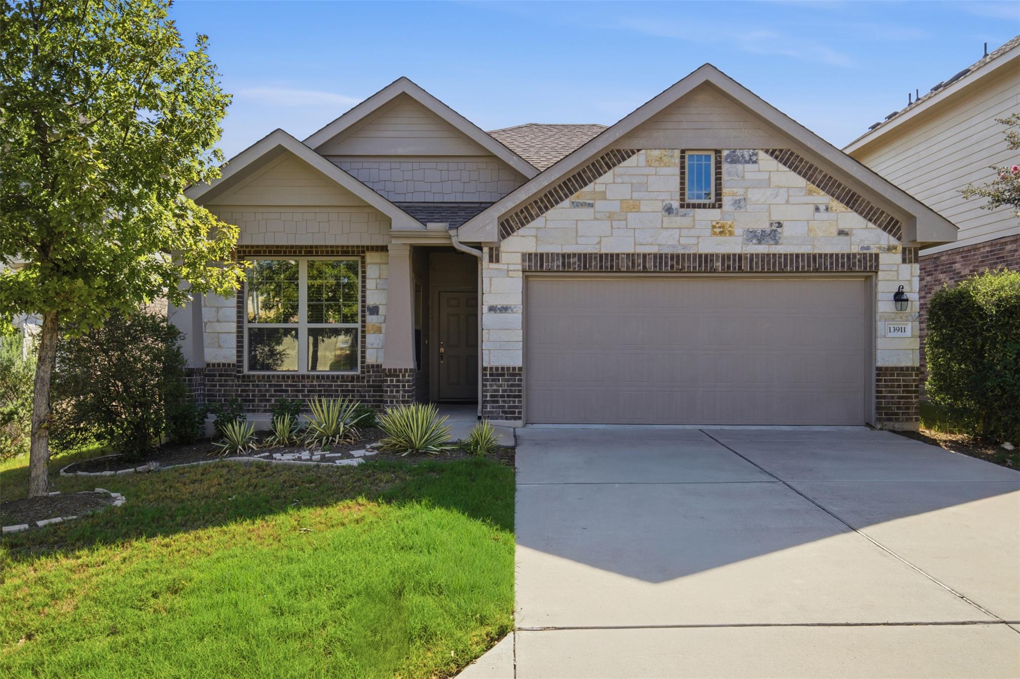 13911 Stripling Ln #22 Property Photo 4