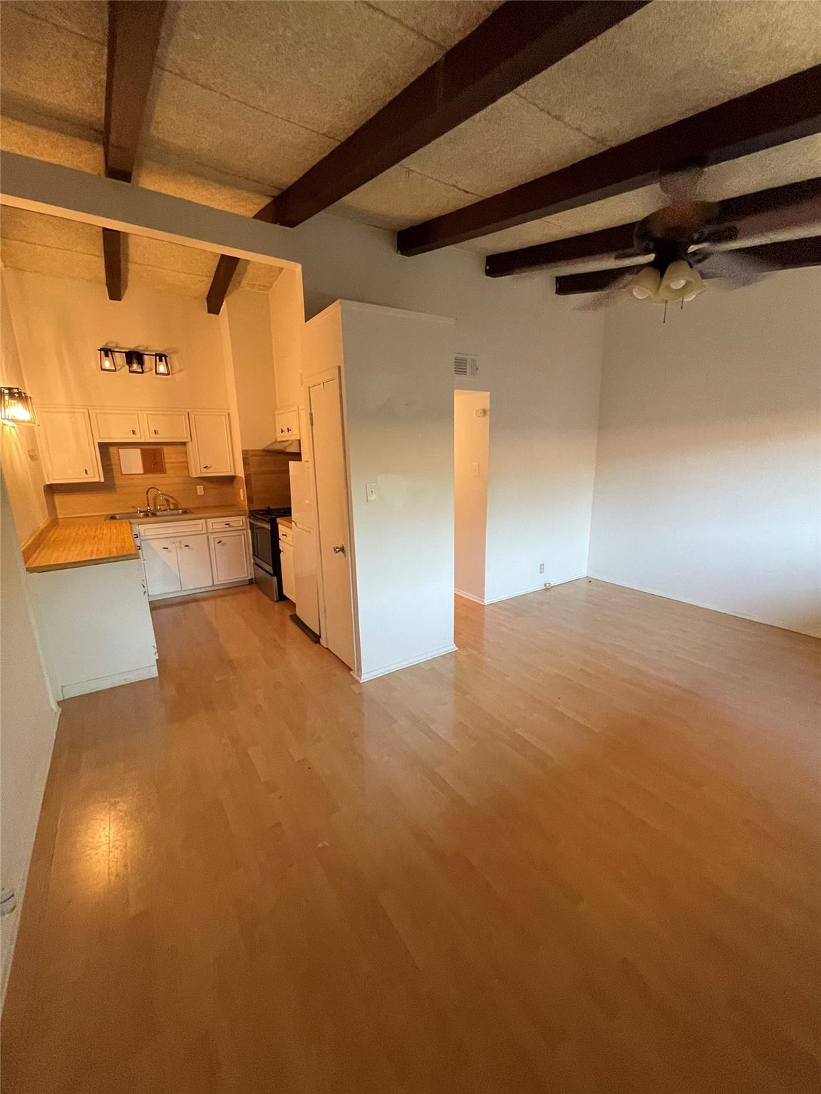 2404 Longview St #204 Property Photo 1