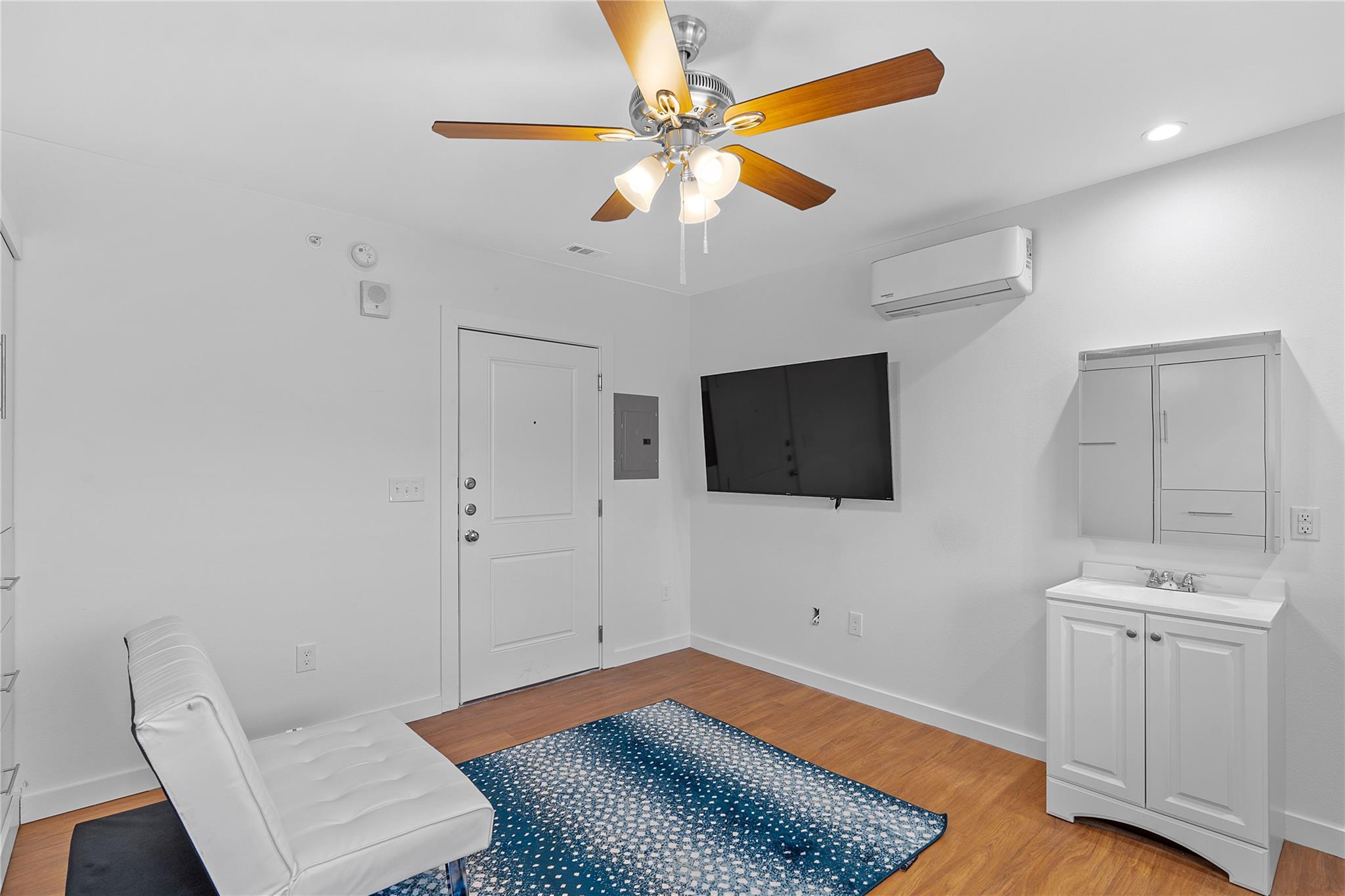306 E 30 Th St #109 Property Photo 3