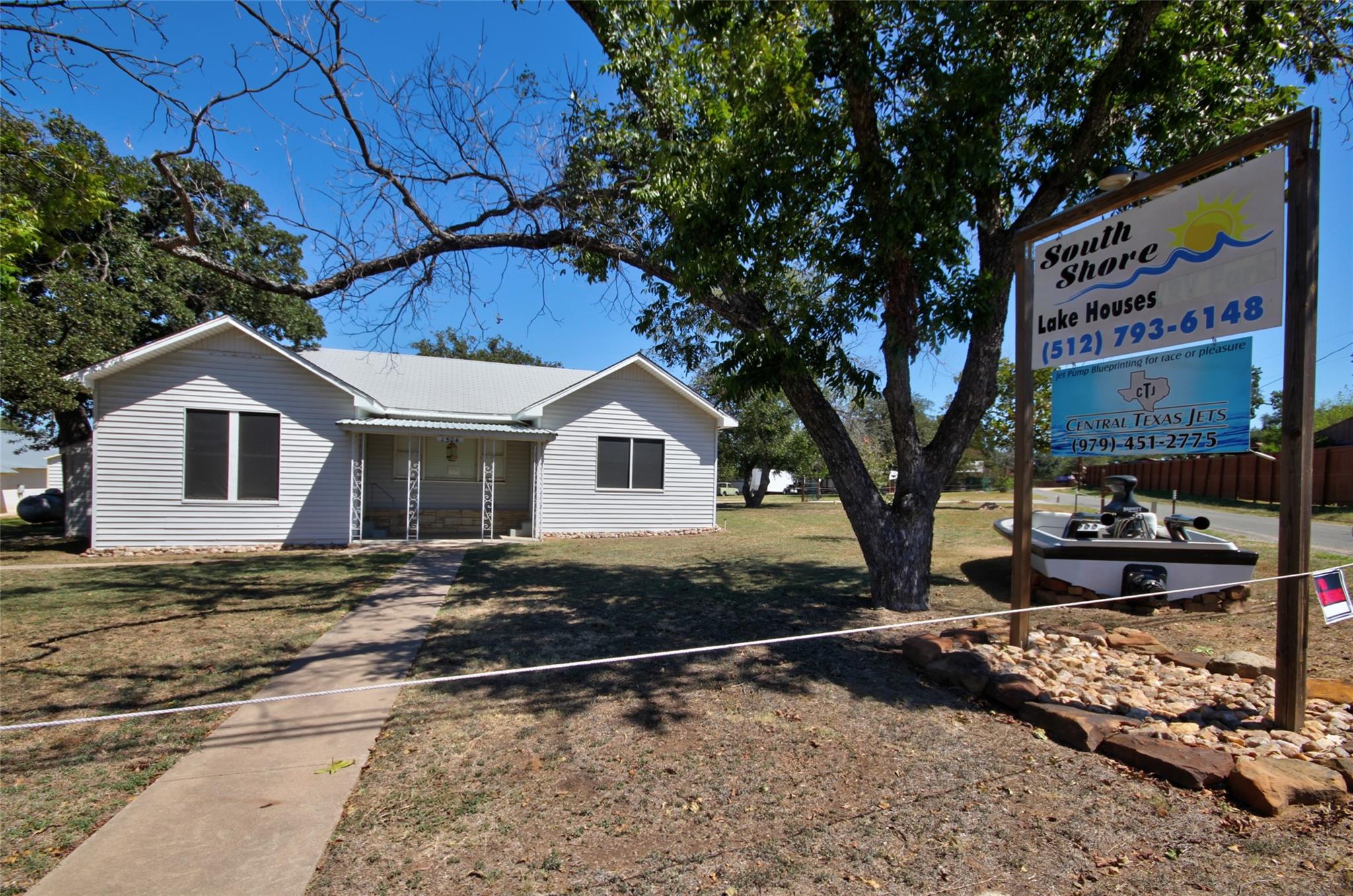 1504 Ranch Road 261 Property Photo 4