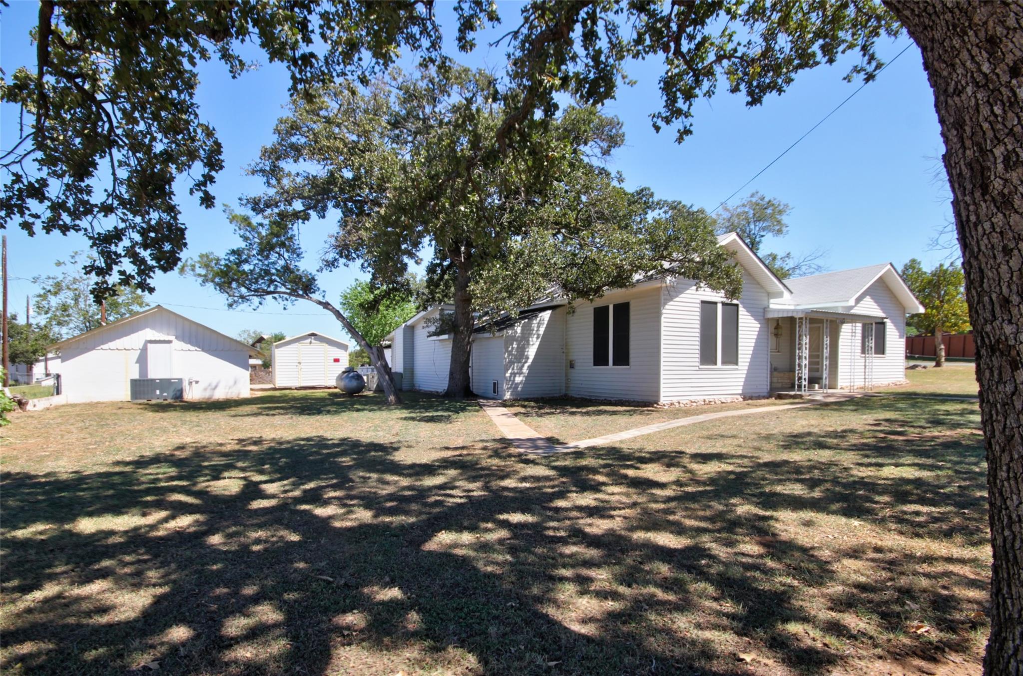 1504 Ranch Road 261 Property Photo 7