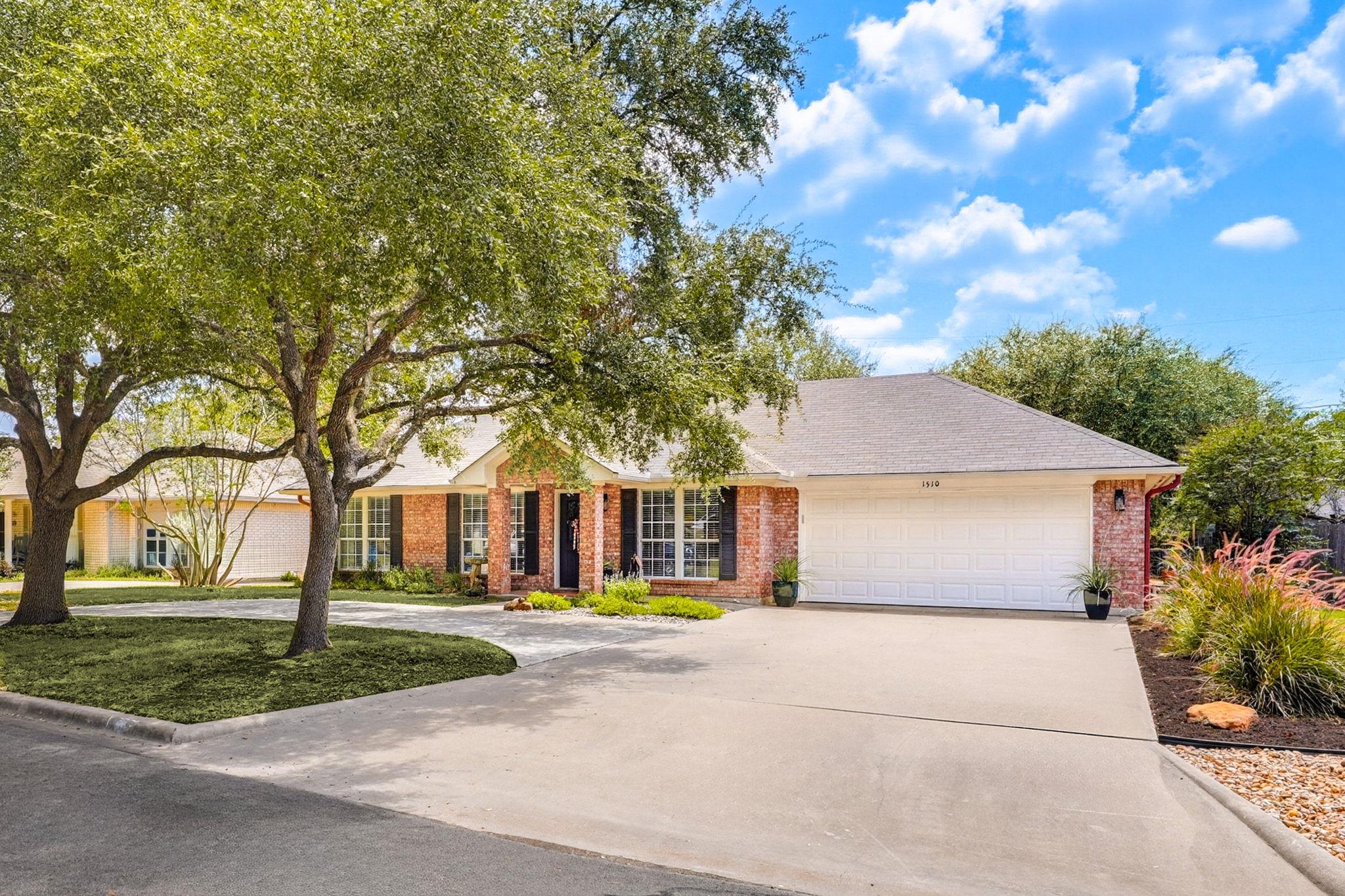 1510 Shadow Walk Property Photo 1