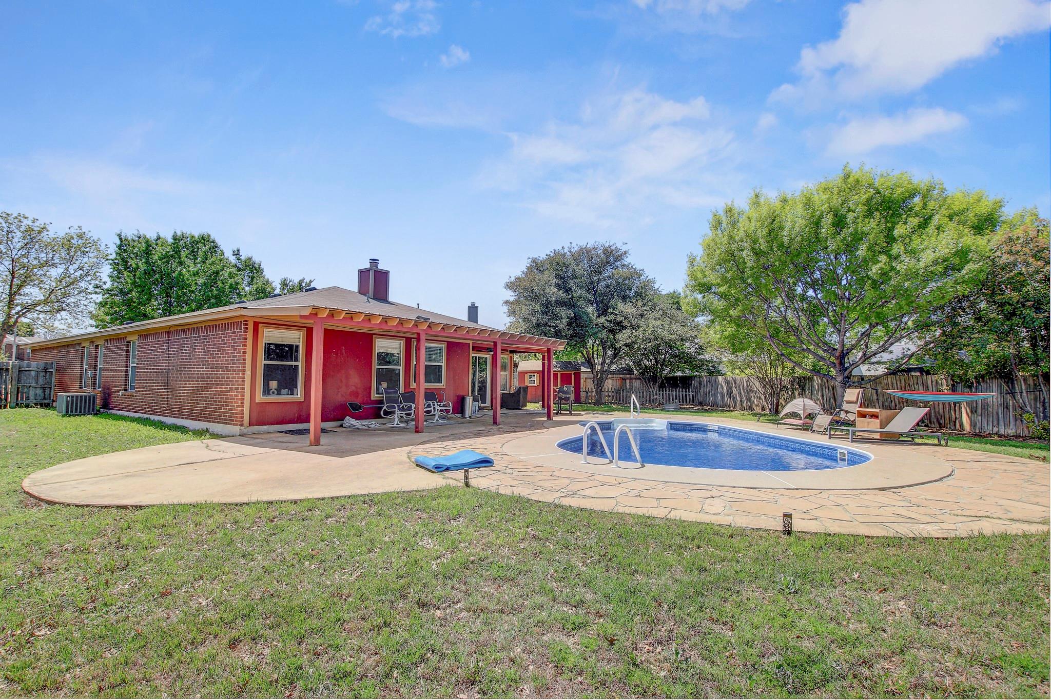 405 Fairfield LOOP Property Photo 1