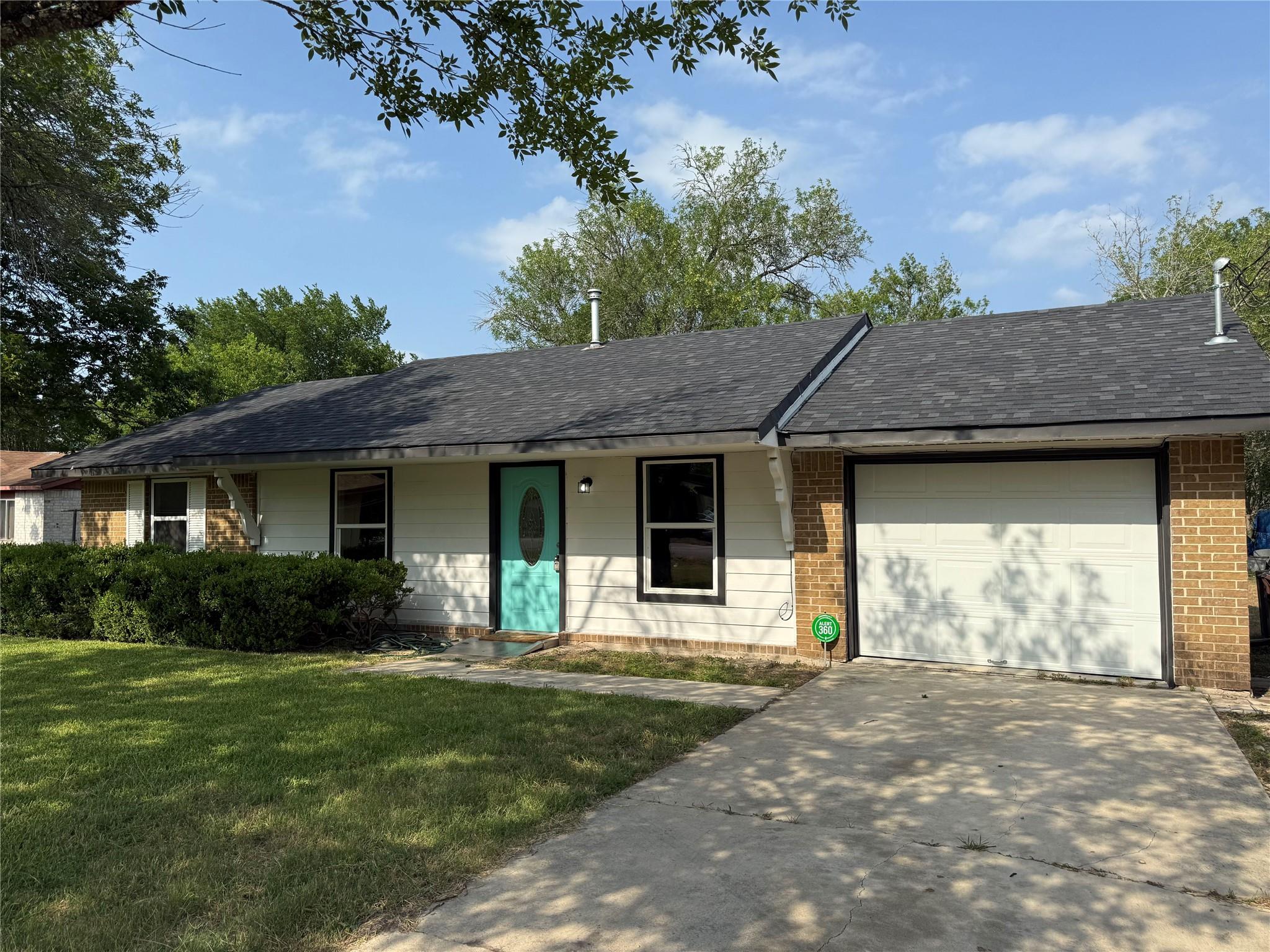 1204 Aransas St Property Photo 1