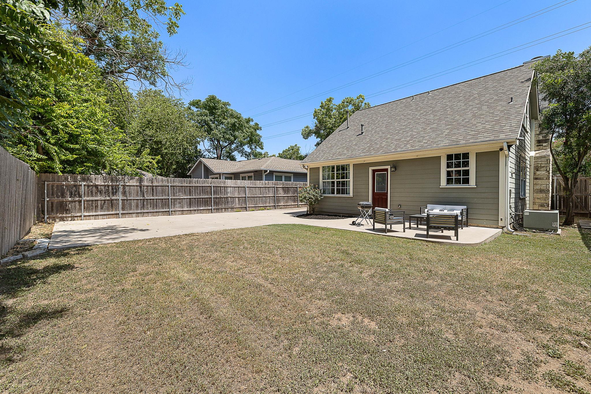 1011 E 38th 1/2 St Property Photo 31