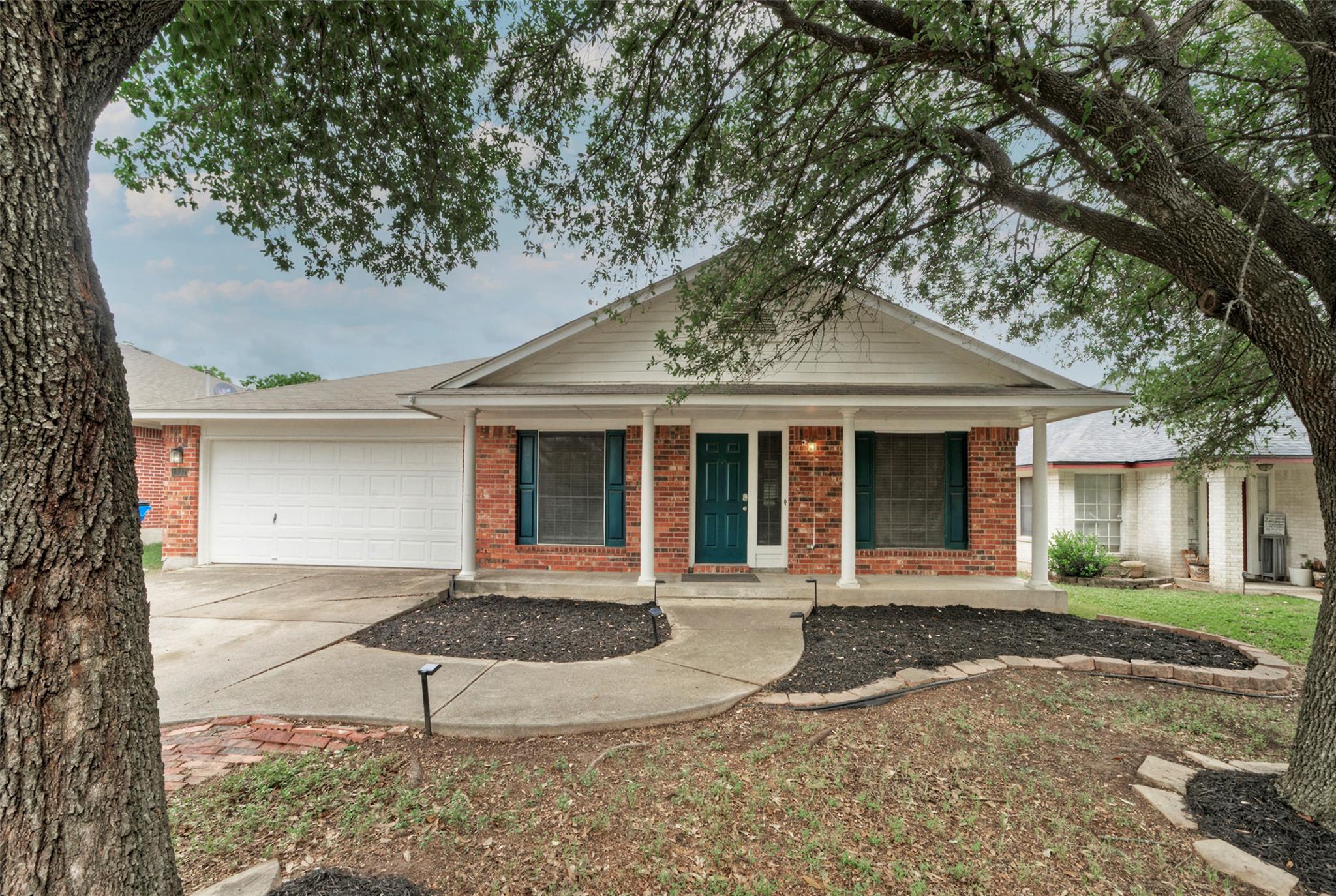 1337 Lochaline Loop Property Photo 1
