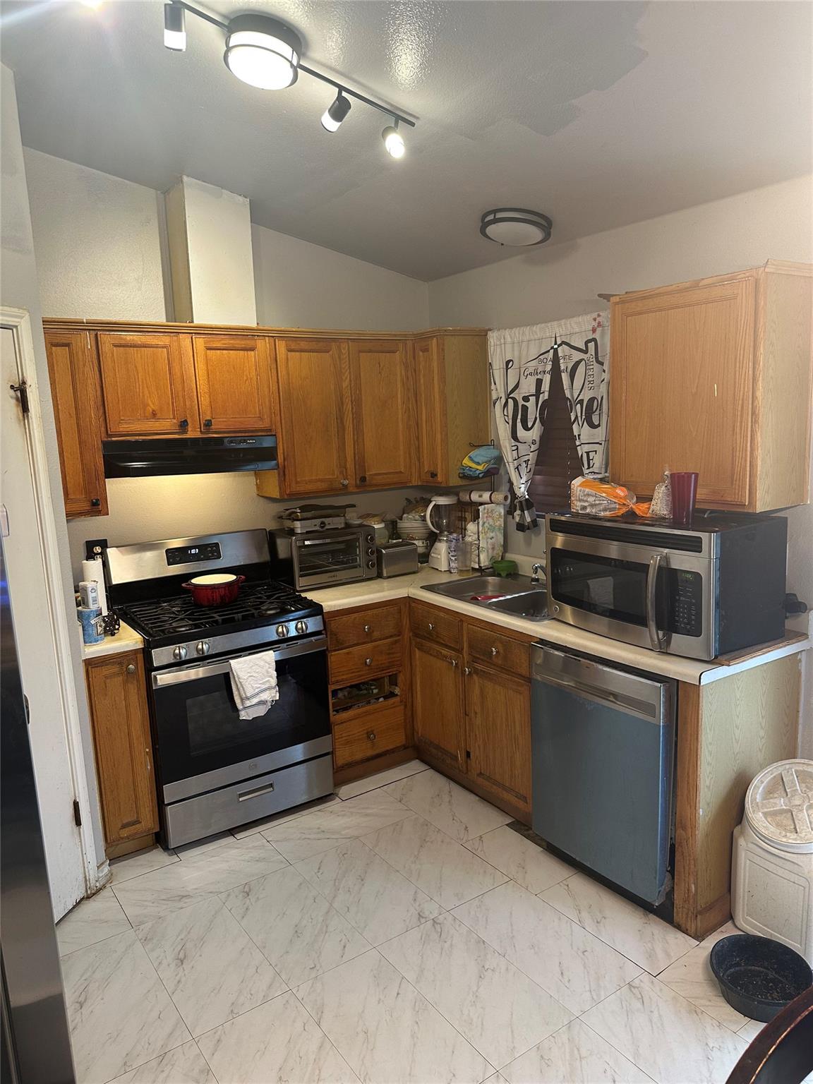 7007 Colony Loop Dr Property Photo 4