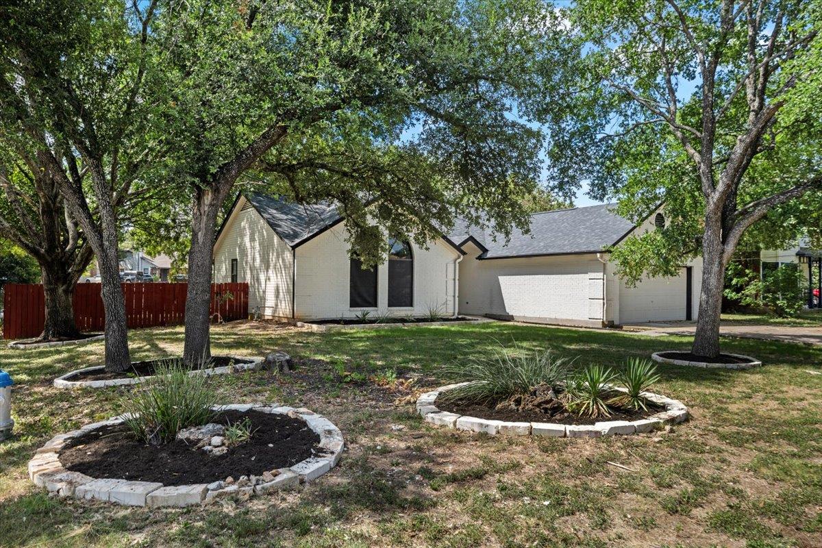 201 Susana Ln Property Photo 3