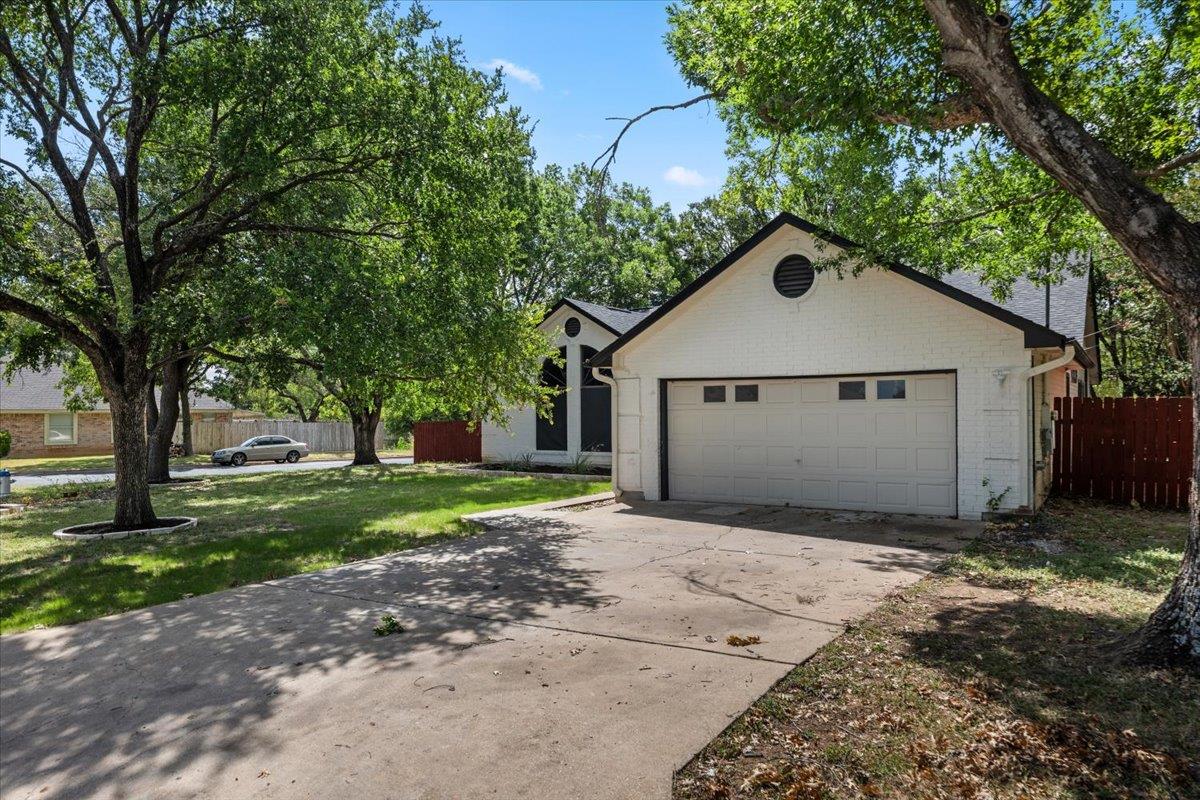 201 Susana Ln Property Photo 4