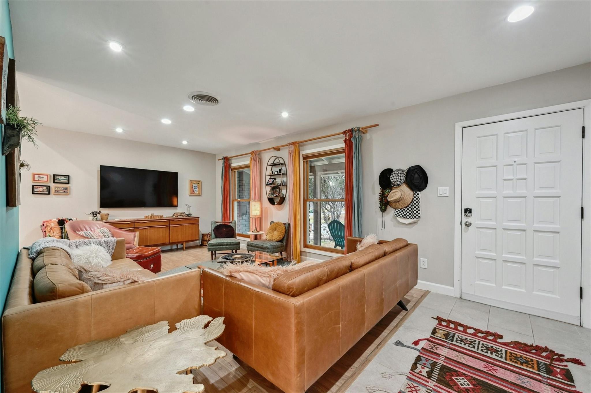 2409 Arpdale St Property Photo 4