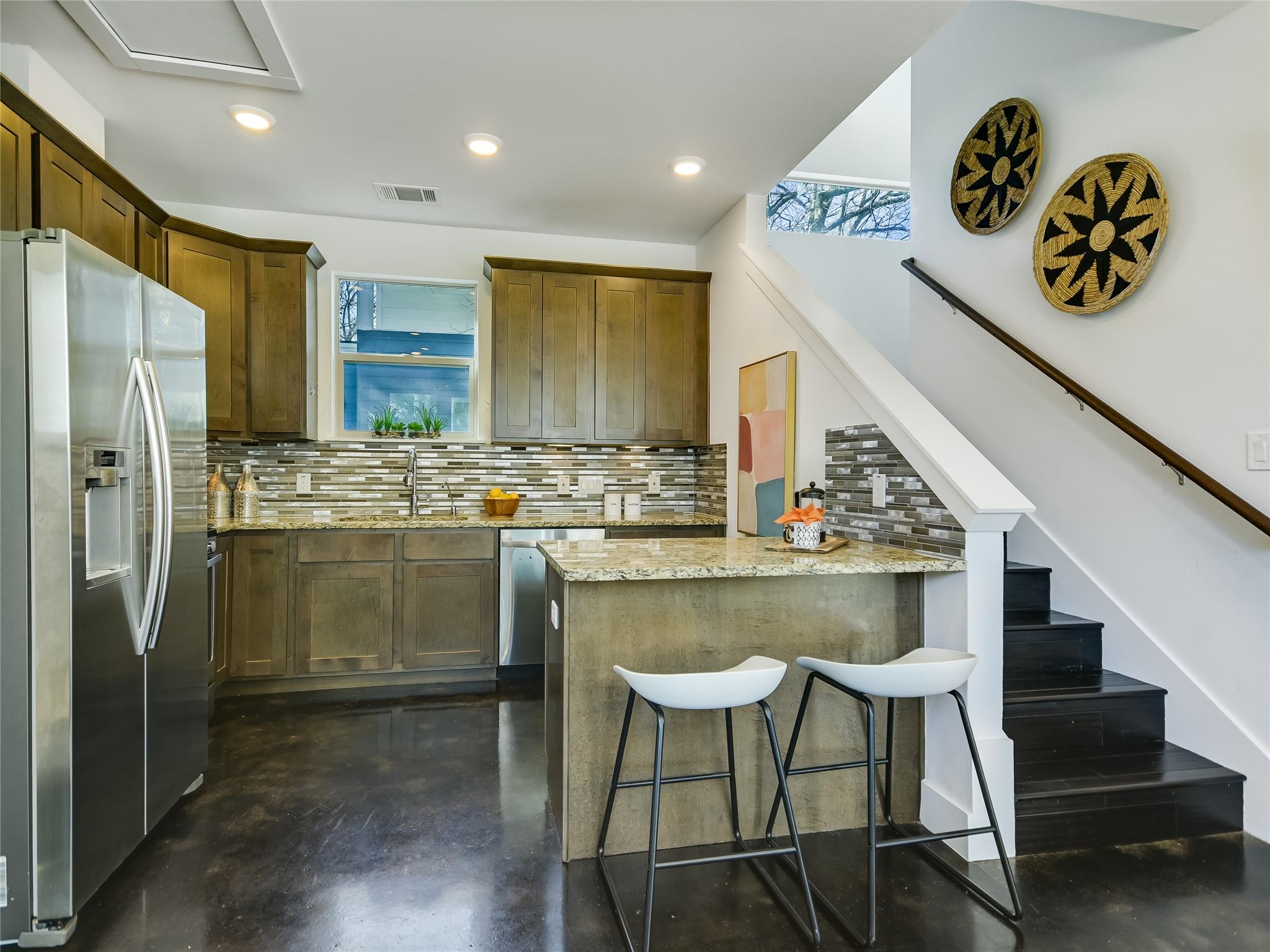 1302 Delano St B Property Photo 4