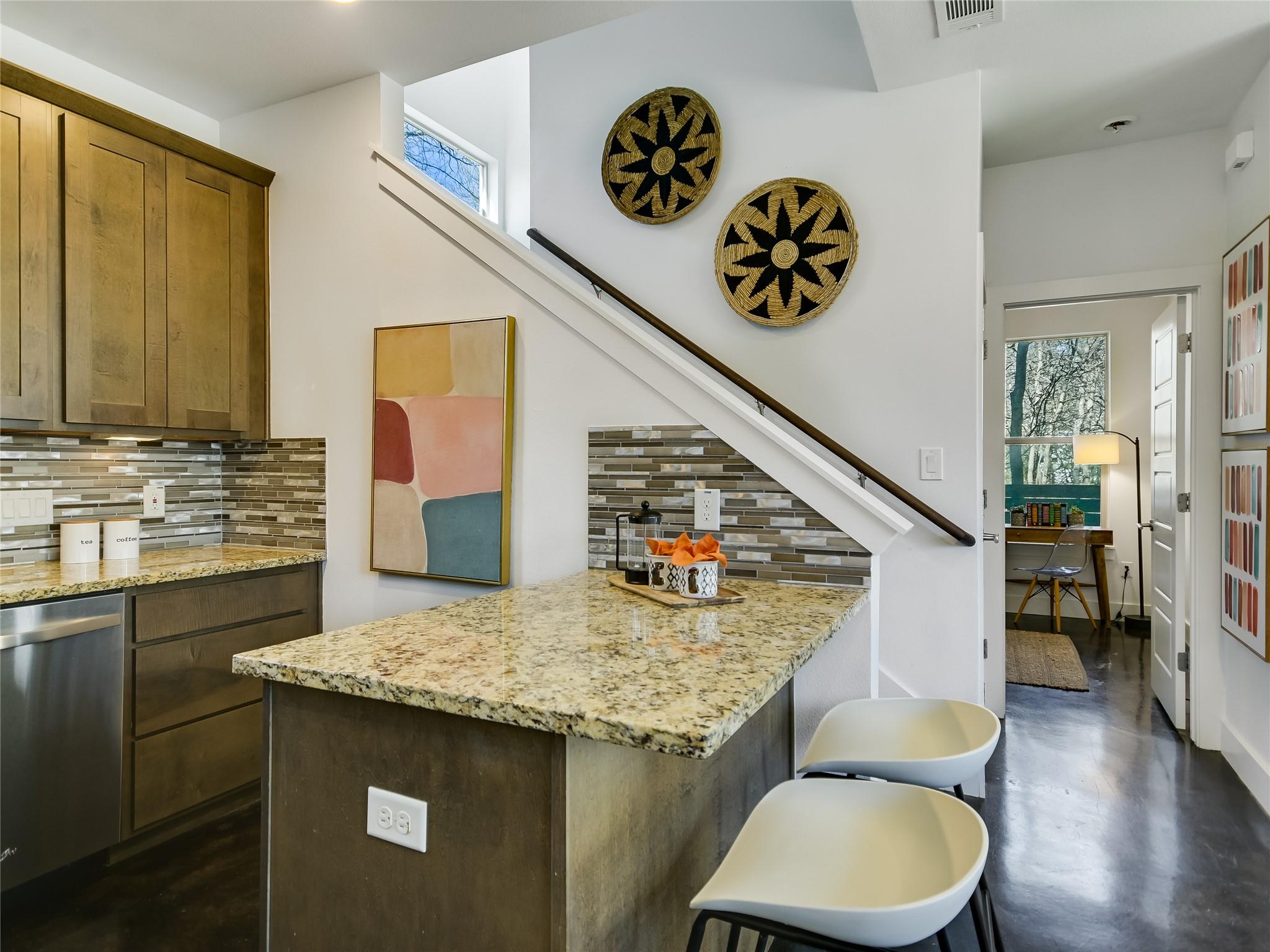 1302 Delano St B Property Photo 5