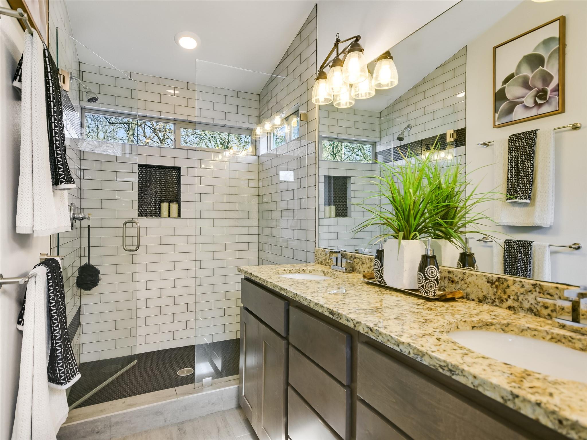 1302 Delano St B Property Photo 10