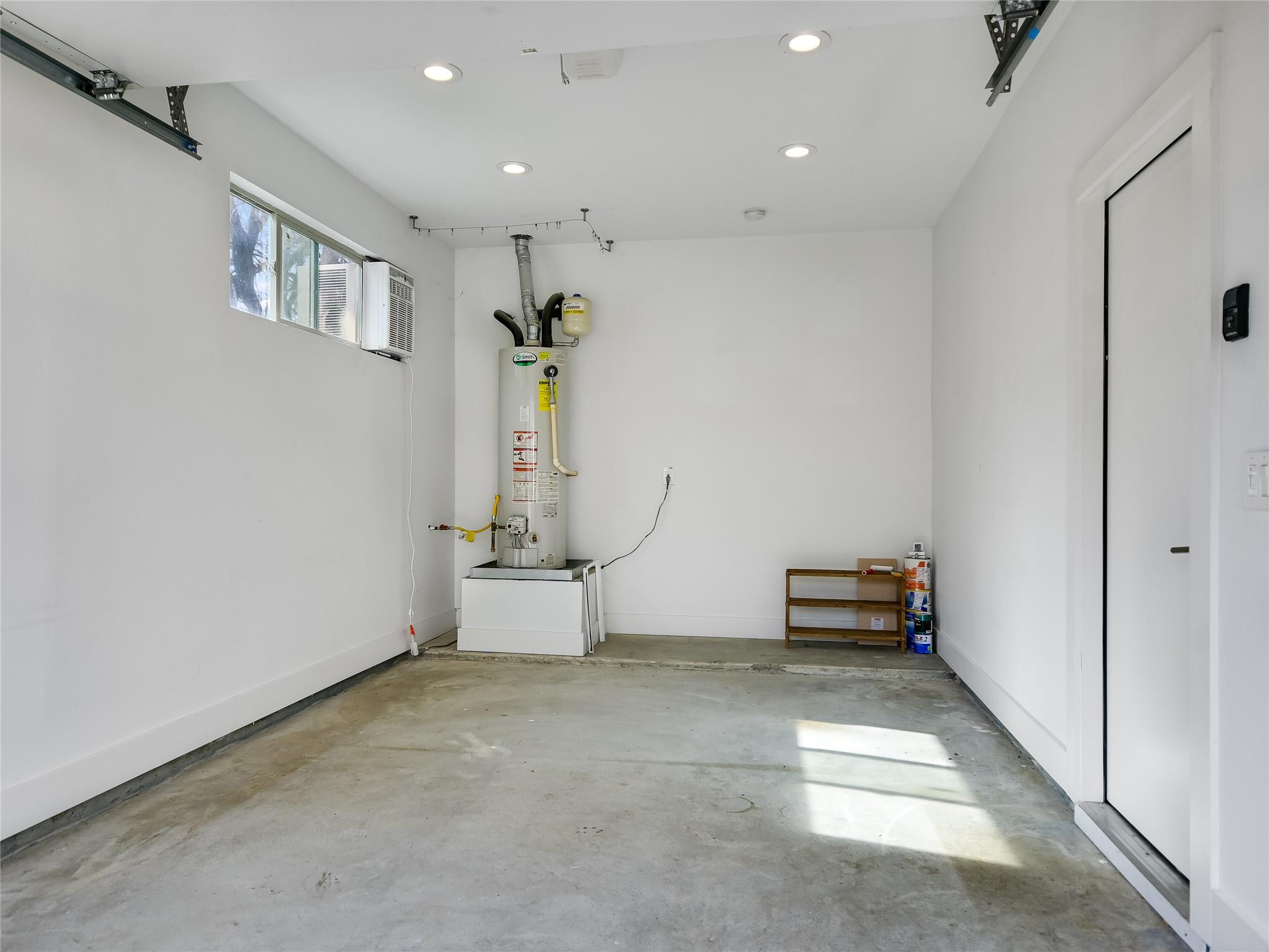 1302 Delano St B Property Photo 14