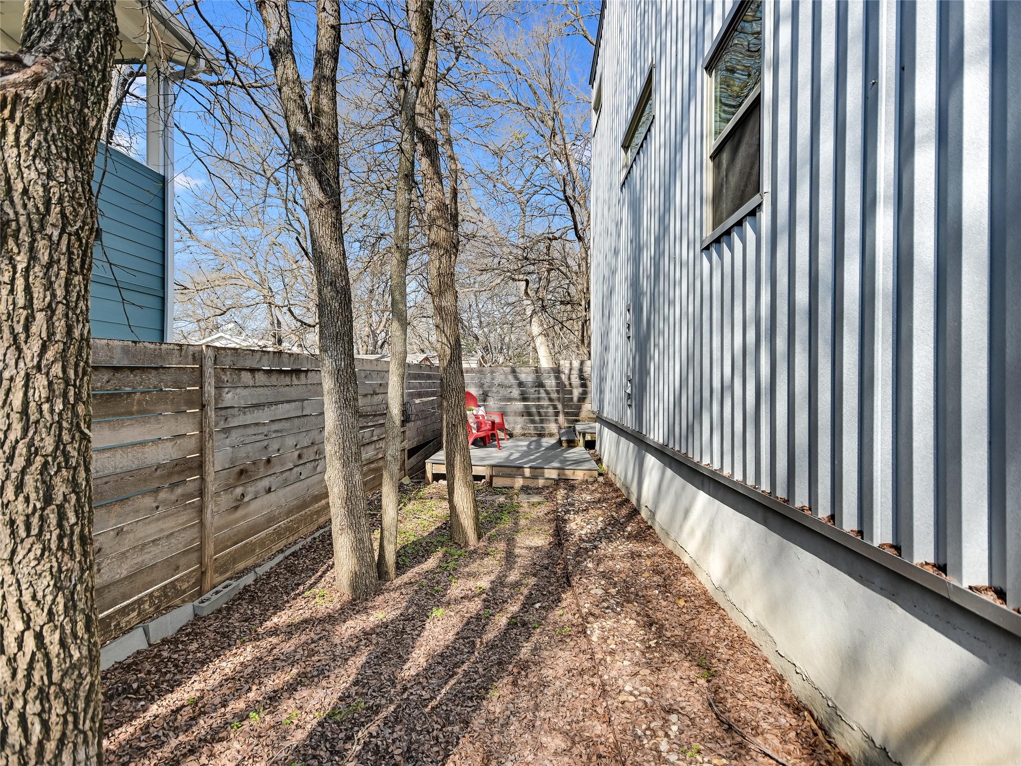1302 Delano St B Property Photo 18