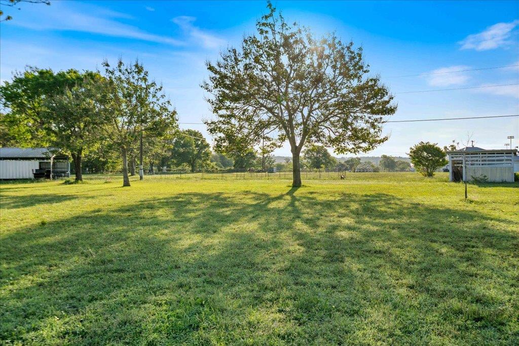 1218 Lovers Ln Property Photo 3