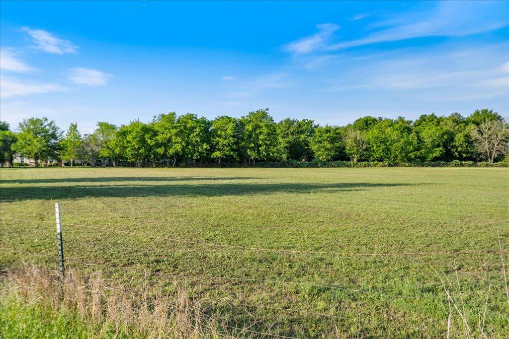 1218 Lovers Ln Property Photo 4