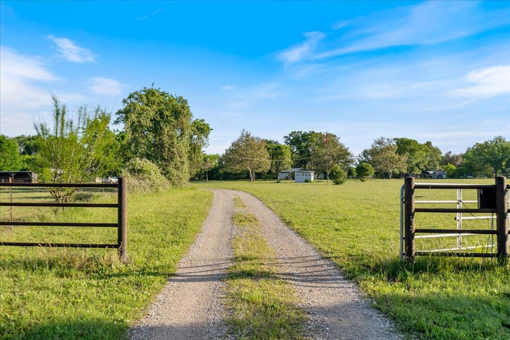 1218 Lovers Ln Property Photo 5