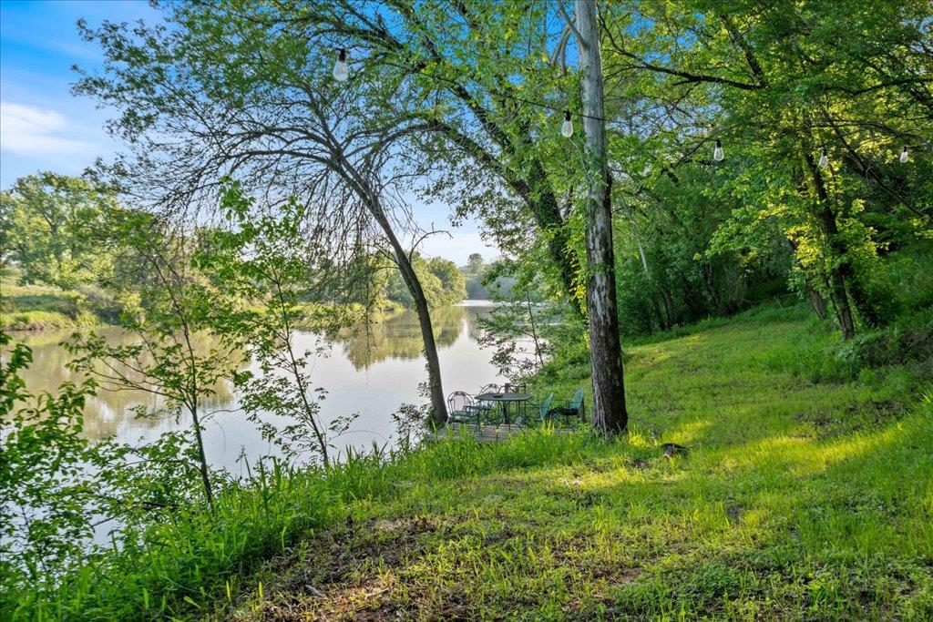 1218 Lovers Ln Property Photo 6