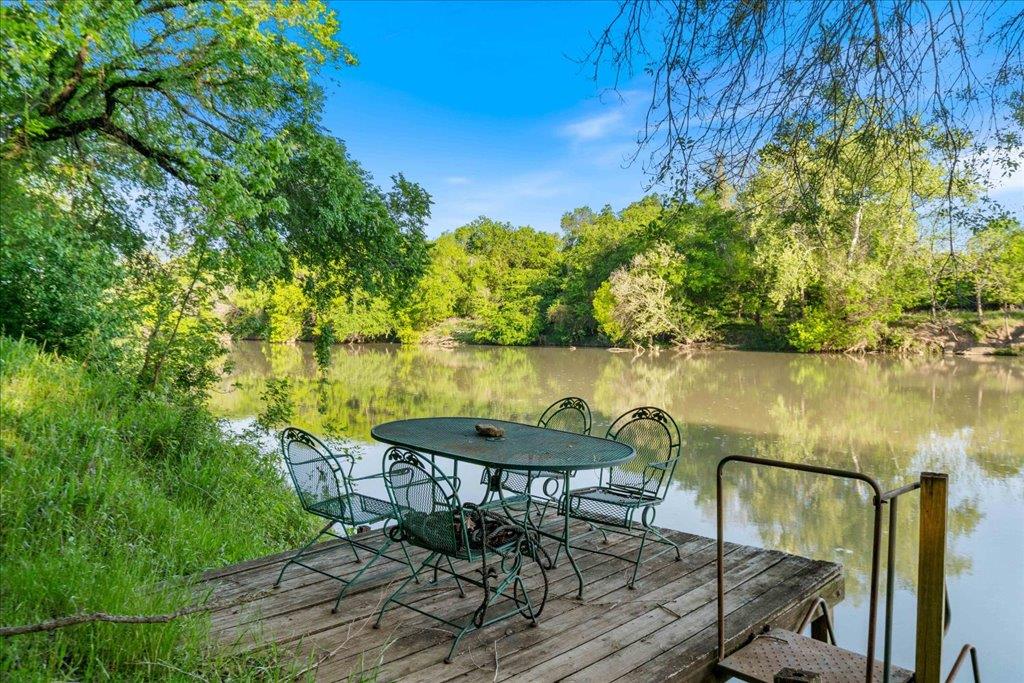 1218 Lovers Ln Property Photo 7