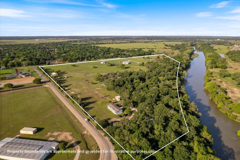 1218 Lovers Ln Property Photo 8