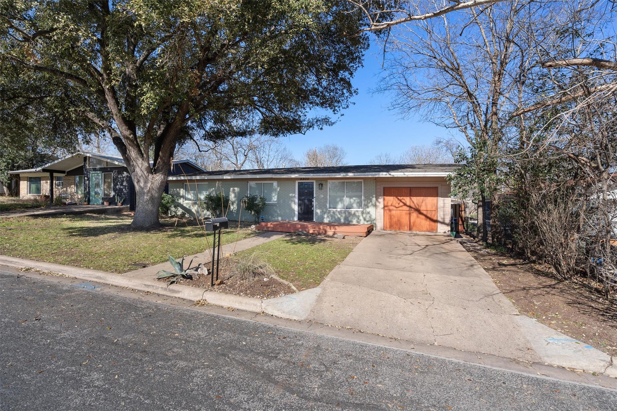 4900 Eastdale Dr Property Photo 2